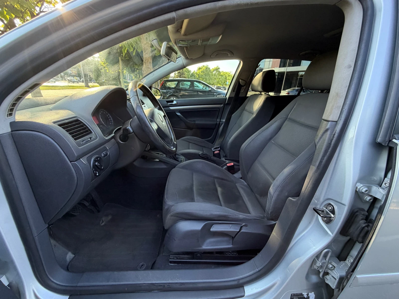 VW Golf 1.6 Бензин+ Газ!!, снимка 9 - Автомобили и джипове - 55532077