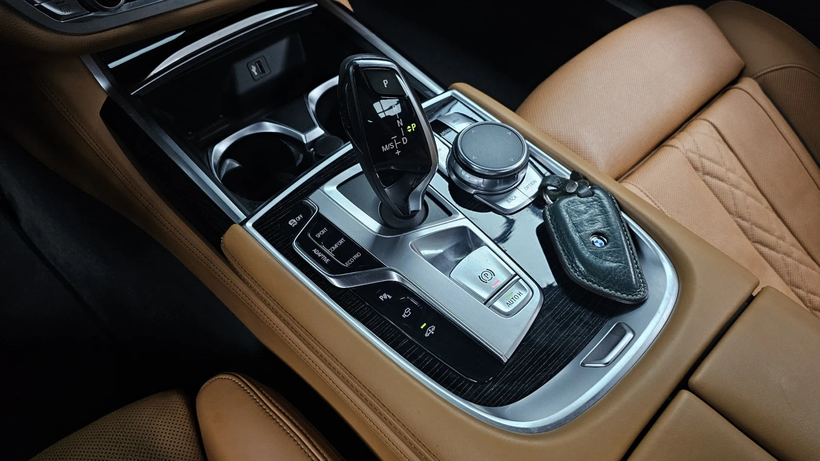 BMW 740 2018* LONG* M-PK* МАСАЖ* ОБДУХ* 360* DIS* HUD* SOF, снимка 12 - Автомобили и джипове - 55574034