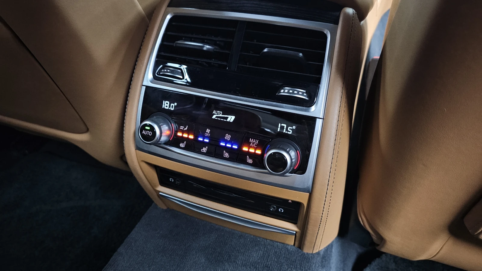 BMW 740 2018* LONG* M-PK* МАСАЖ* ОБДУХ* 360* DIS* HUD* SOF, снимка 16 - Автомобили и джипове - 55574034