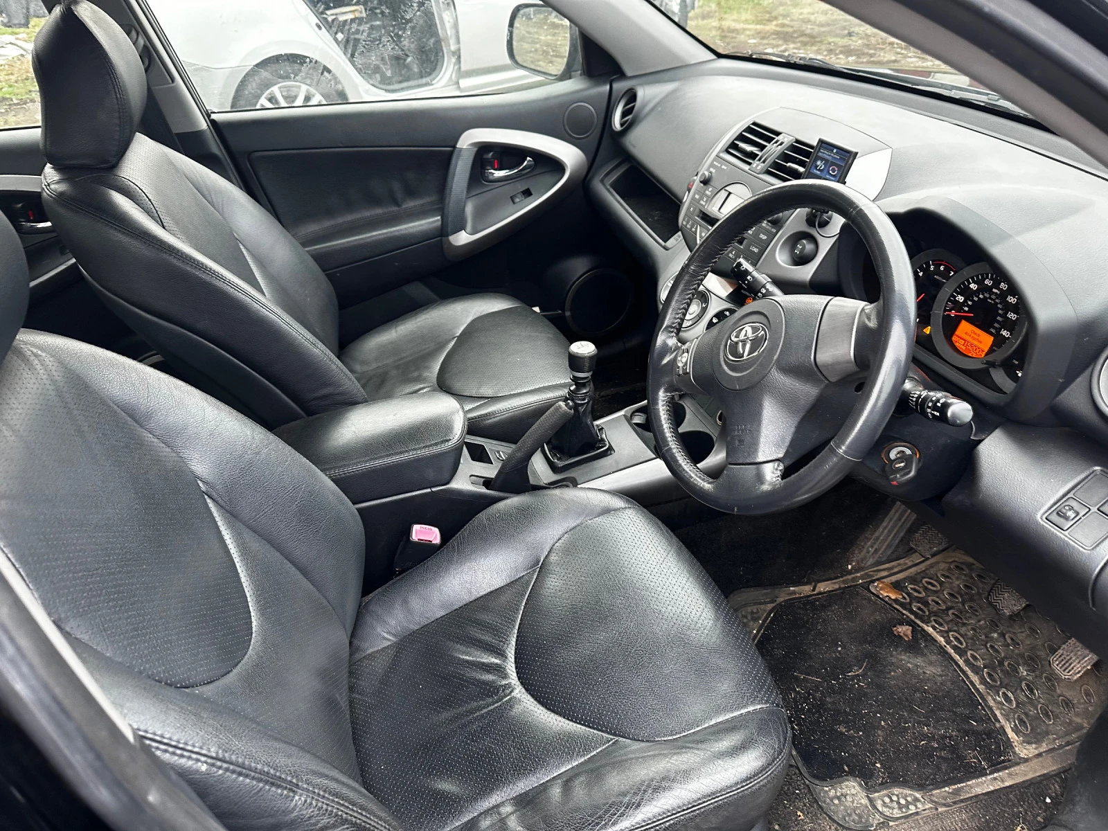 Toyota Rav4  2.2 D-4D 136к.с 2007г Кожен Салон НА ЧАСТИ - изображение 8