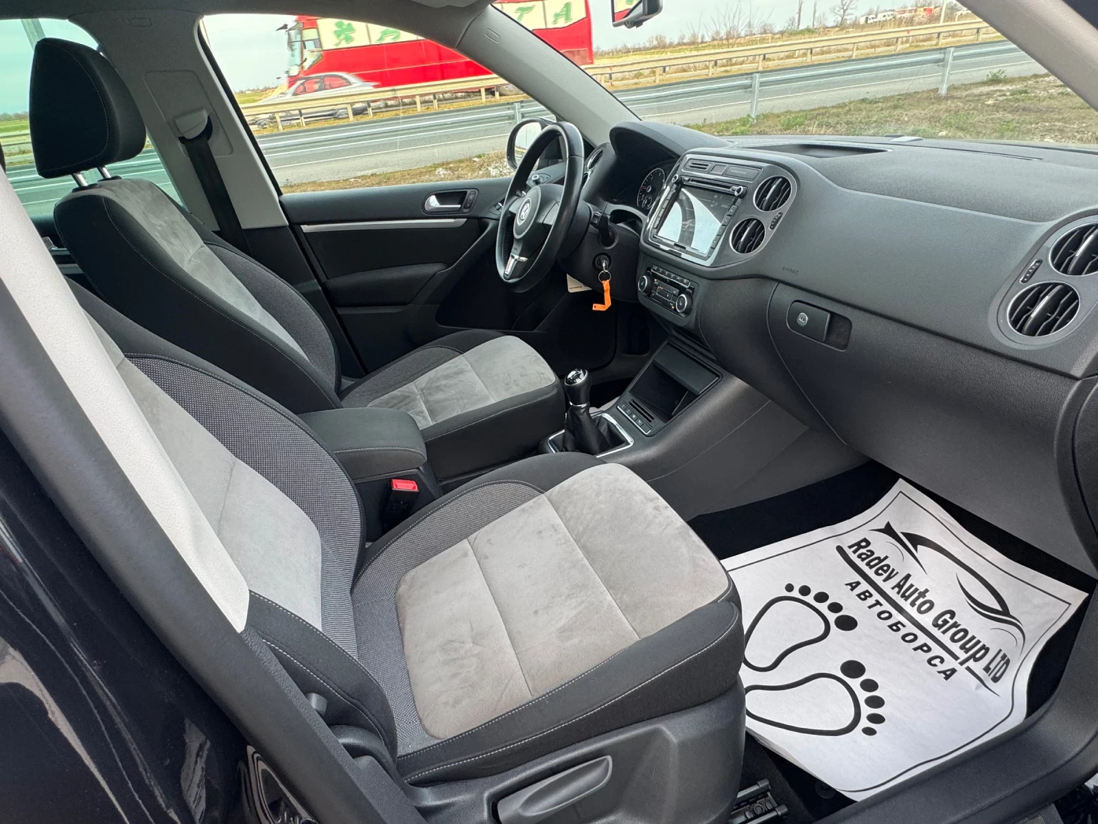 VW Tiguan 4MOTION/LED/NAVI/PANORAMA, снимка 12 - Автомобили и джипове - 53918167