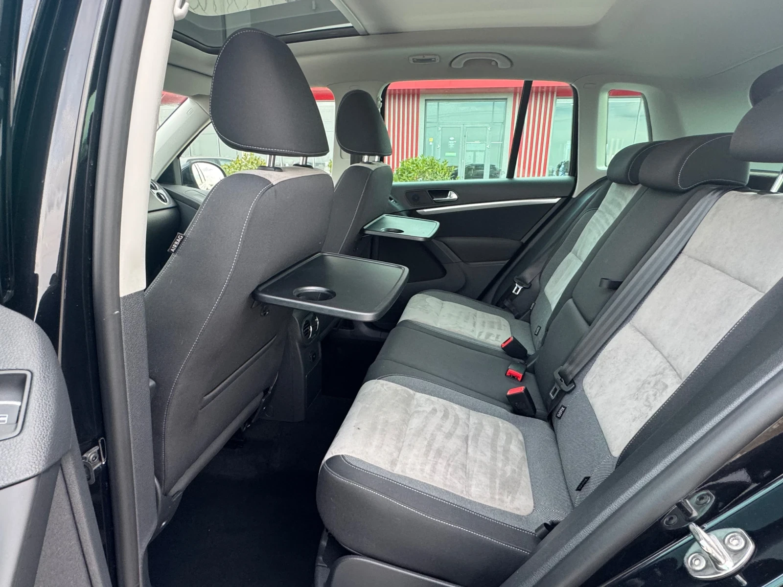 VW Tiguan 4MOTION/LED/NAVI/PANORAMA, снимка 13 - Автомобили и джипове - 53918167