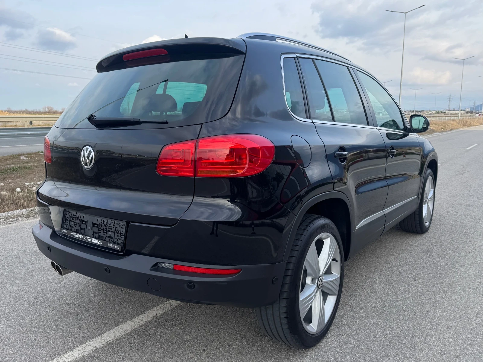 VW Tiguan 4MOTION/LED/NAVI/PANORAMA, снимка 5 - Автомобили и джипове - 53918167