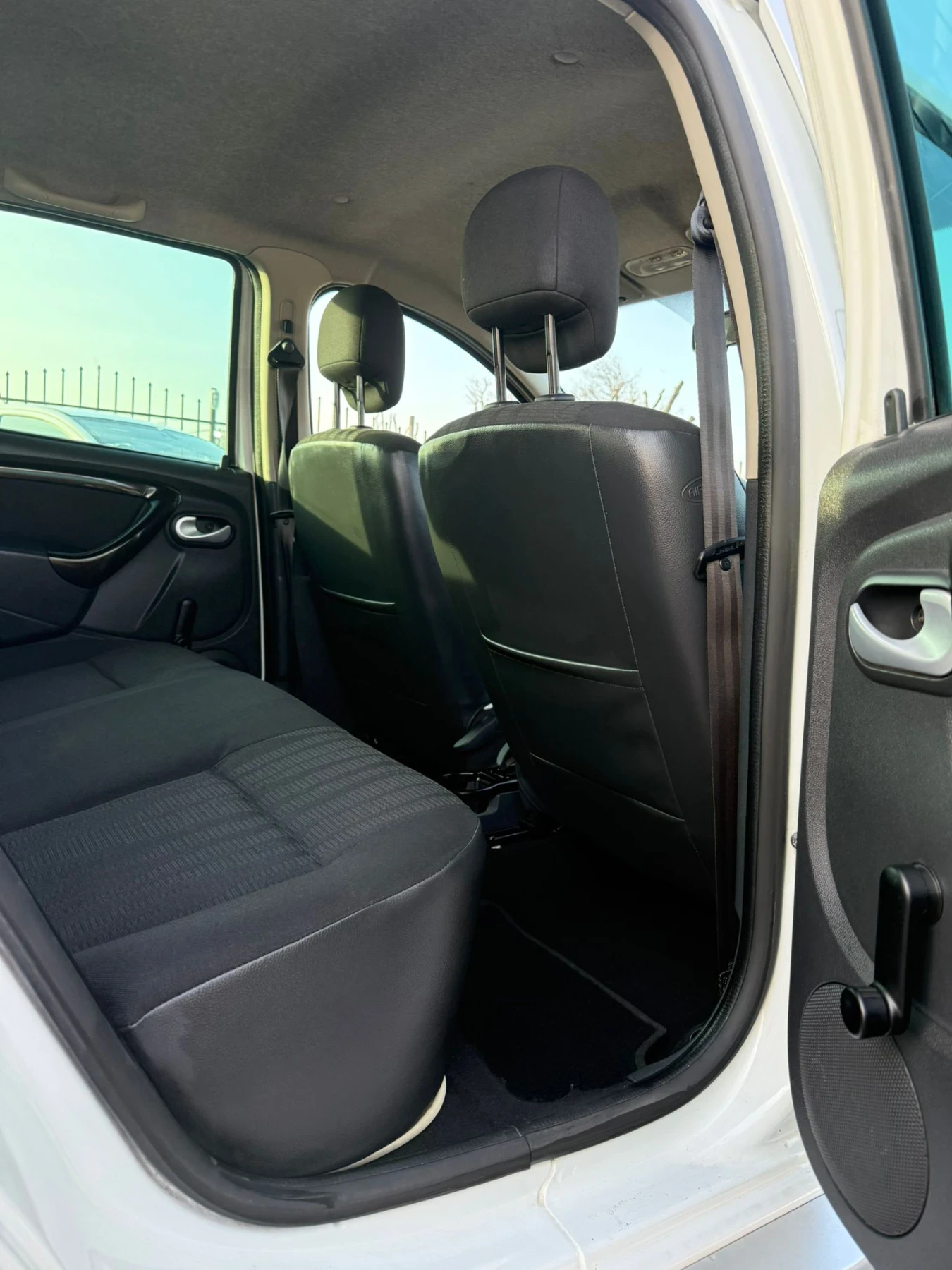 Dacia Duster 1, 6i -GPL , снимка 15 - Автомобили и джипове - 53992946