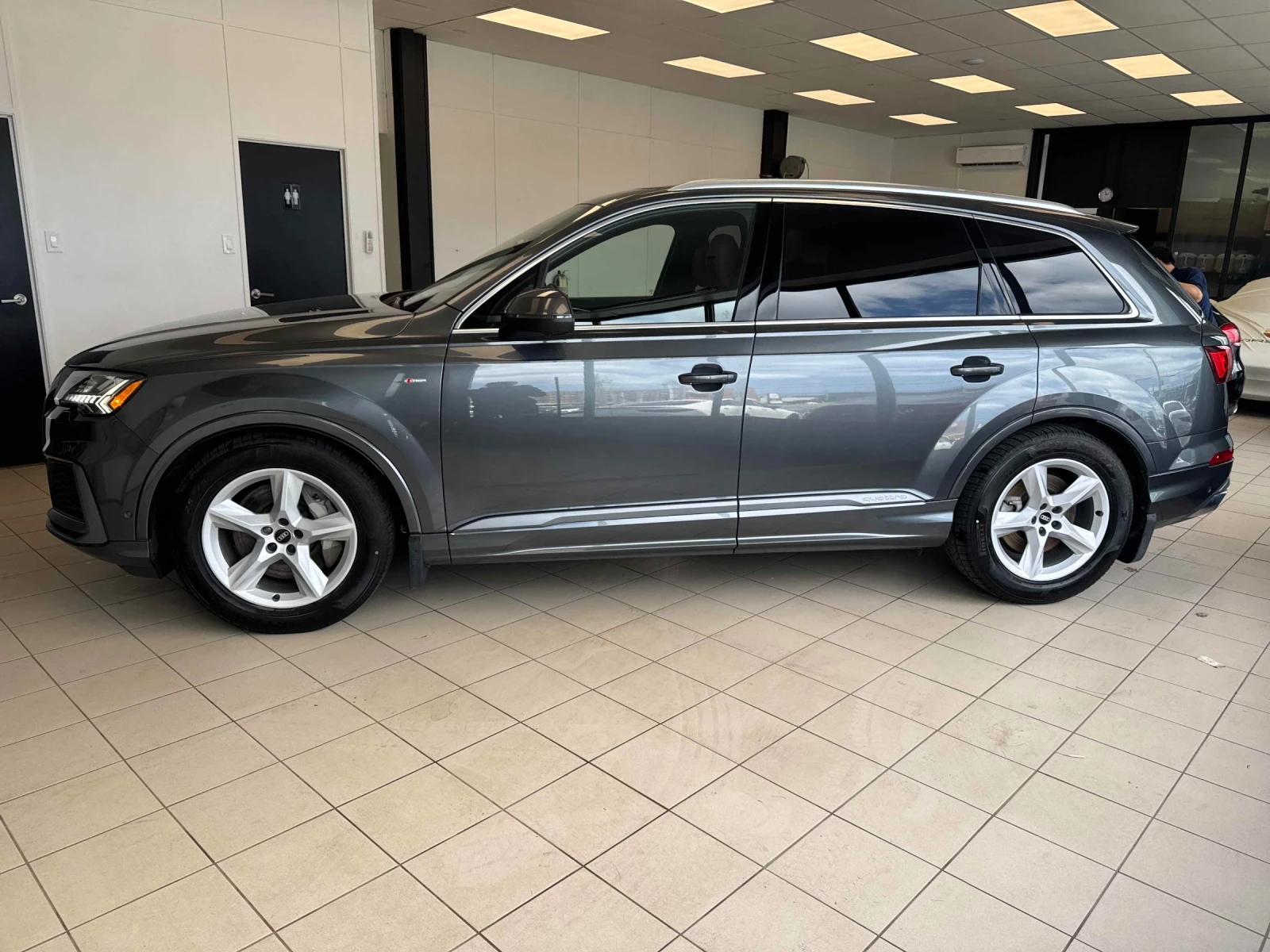 Audi Q7 CARFAX * АВТОКРЕДИТ * ПРОГНОЗНА ЦЕНА ДО БГ, снимка 3 - Автомобили и джипове - 54479601