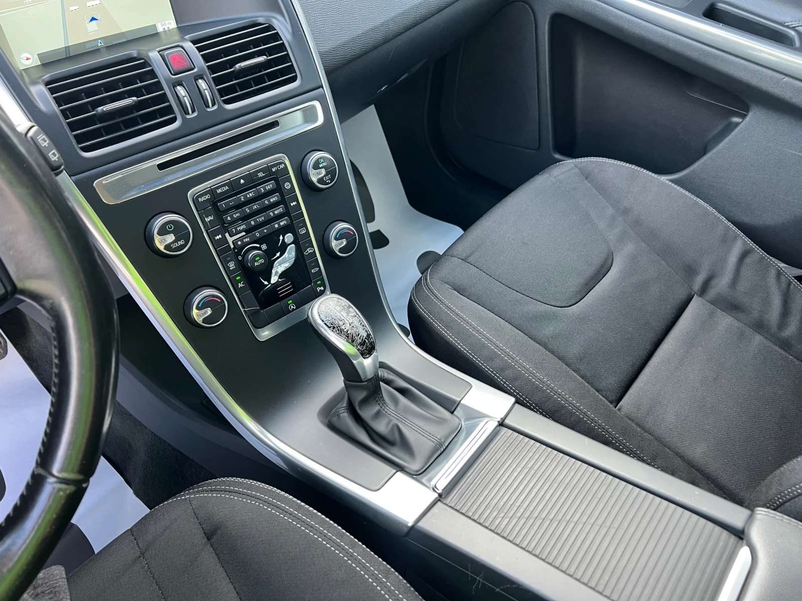 Volvo XC60 2.0D3- 150к.с./EURO6B/Автомат/Навигация/ Автопилот, снимка 14 - Автомобили и джипове - 54756199