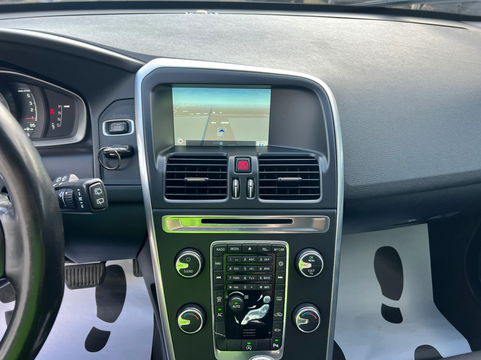 Volvo XC60 2.0D3- 150к.с./EURO6B/Автомат/Навигация/ Автопилот, снимка 13 - Автомобили и джипове - 54756199