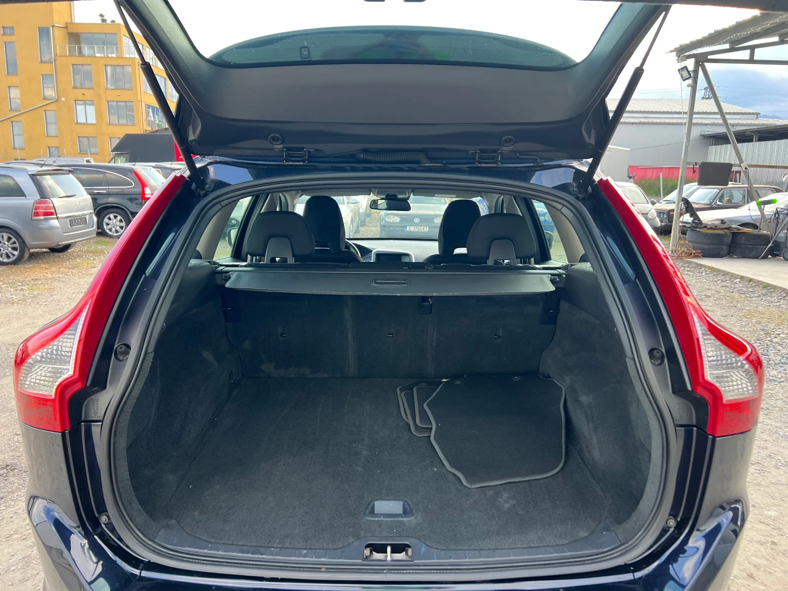 Volvo XC60 2.0D3- 150к.с./EURO6B/Автомат/Навигация/ Автопилот, снимка 9 - Автомобили и джипове - 54756199