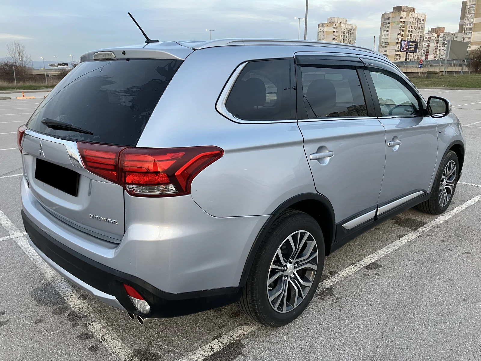 Mitsubishi Outlander GT 3.0 V6 224кс. S-AWC 4X4 - 7МЕСТА, снимка 5 - Автомобили и джипове - 54976095