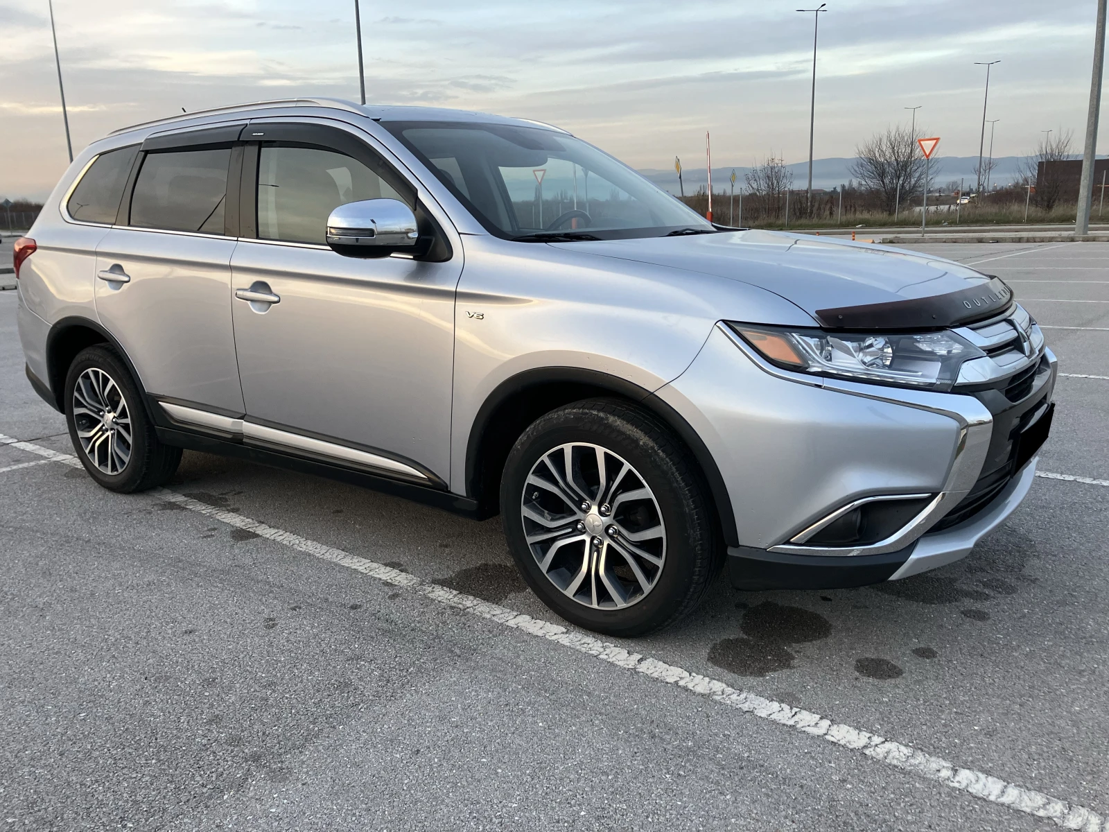Mitsubishi Outlander GT 3.0 V6 224кс. S-AWC 4X4 - 7МЕСТА, снимка 7 - Автомобили и джипове - 54976095
