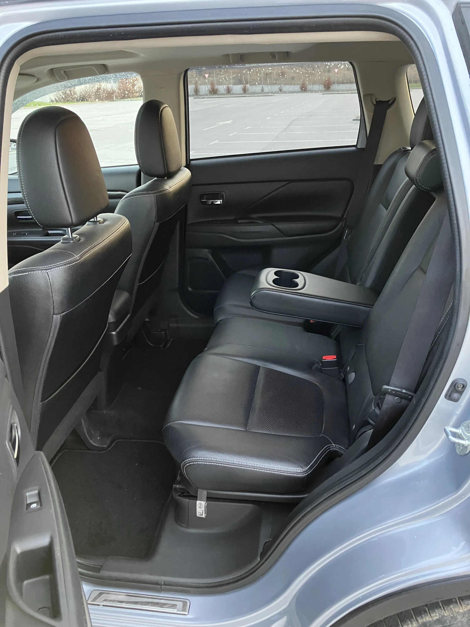 Mitsubishi Outlander GT 3.0 V6 224кс. S-AWC 4X4 - 7МЕСТА, снимка 10 - Автомобили и джипове - 54976095