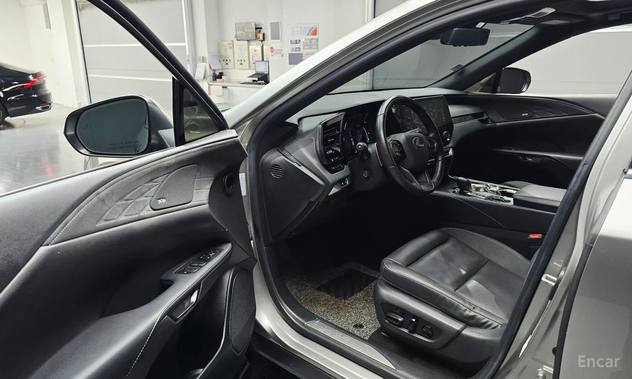 Lexus RX 450h plus LUXURY* ОБДУХВАНЕ* ДИСТРОНИК* 360КАМЕРА* , снимка 6 - Автомобили и джипове - 56151699