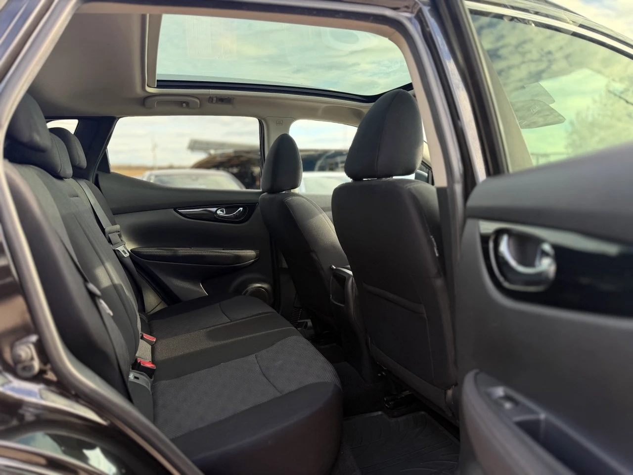 Nissan Qashqai 1.6dCi 4x4 CAMERA | Mobile.bg � ����������� 12