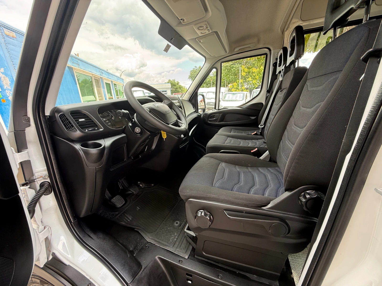 Iveco Daily 35S14 6 МЕСТА ЕВРО 6, снимка 9 - Бусове и автобуси - 55407747