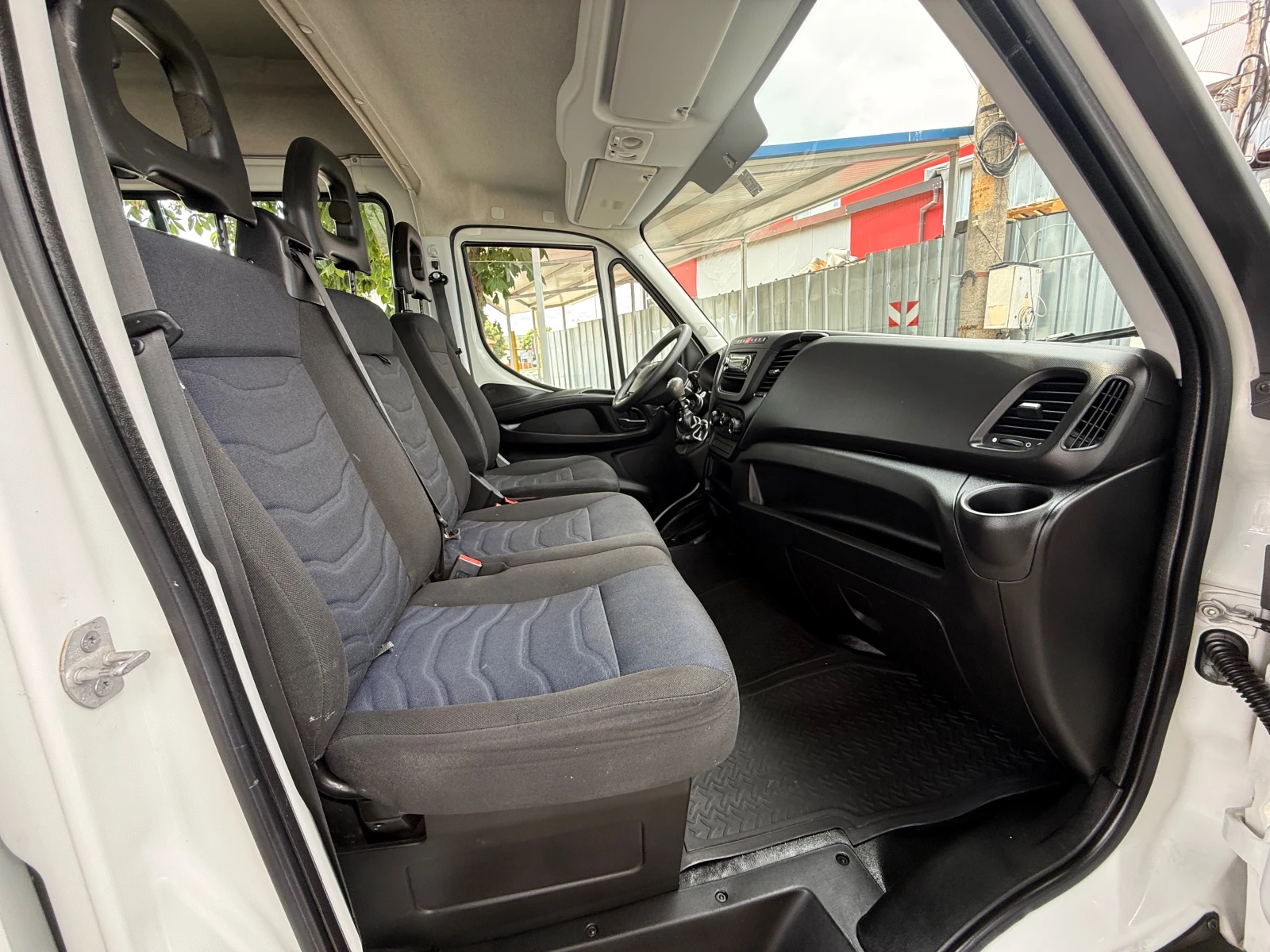 Iveco Daily 35S14 6 МЕСТА ЕВРО 6, снимка 11 - Бусове и автобуси - 55407747