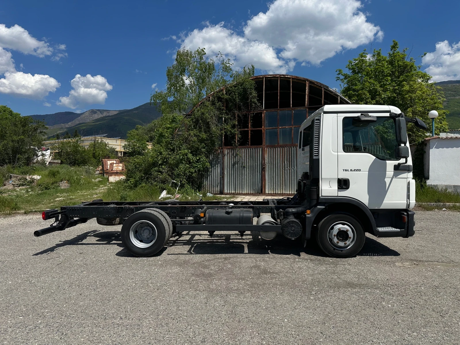 Man Tgl 8.220* Помпа* 3.30м. междуосие* Топ състояние, снимка 4 - Камиони - 54439803