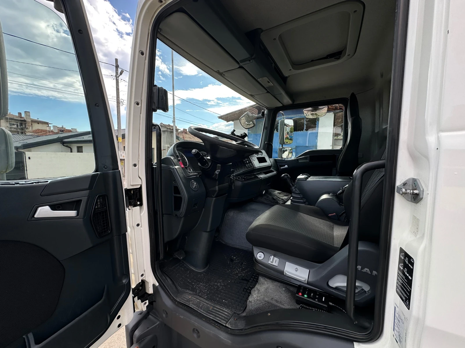 Man Tgl 8.220* Помпа* 3.30м. междуосие* Топ състояние, снимка 10 - Камиони - 54439803