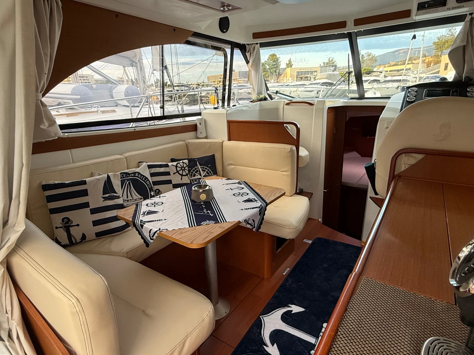 Моторна яхта Beneteau ANTARES 32 Fly, снимка 16 - Воден транспорт - 55596554