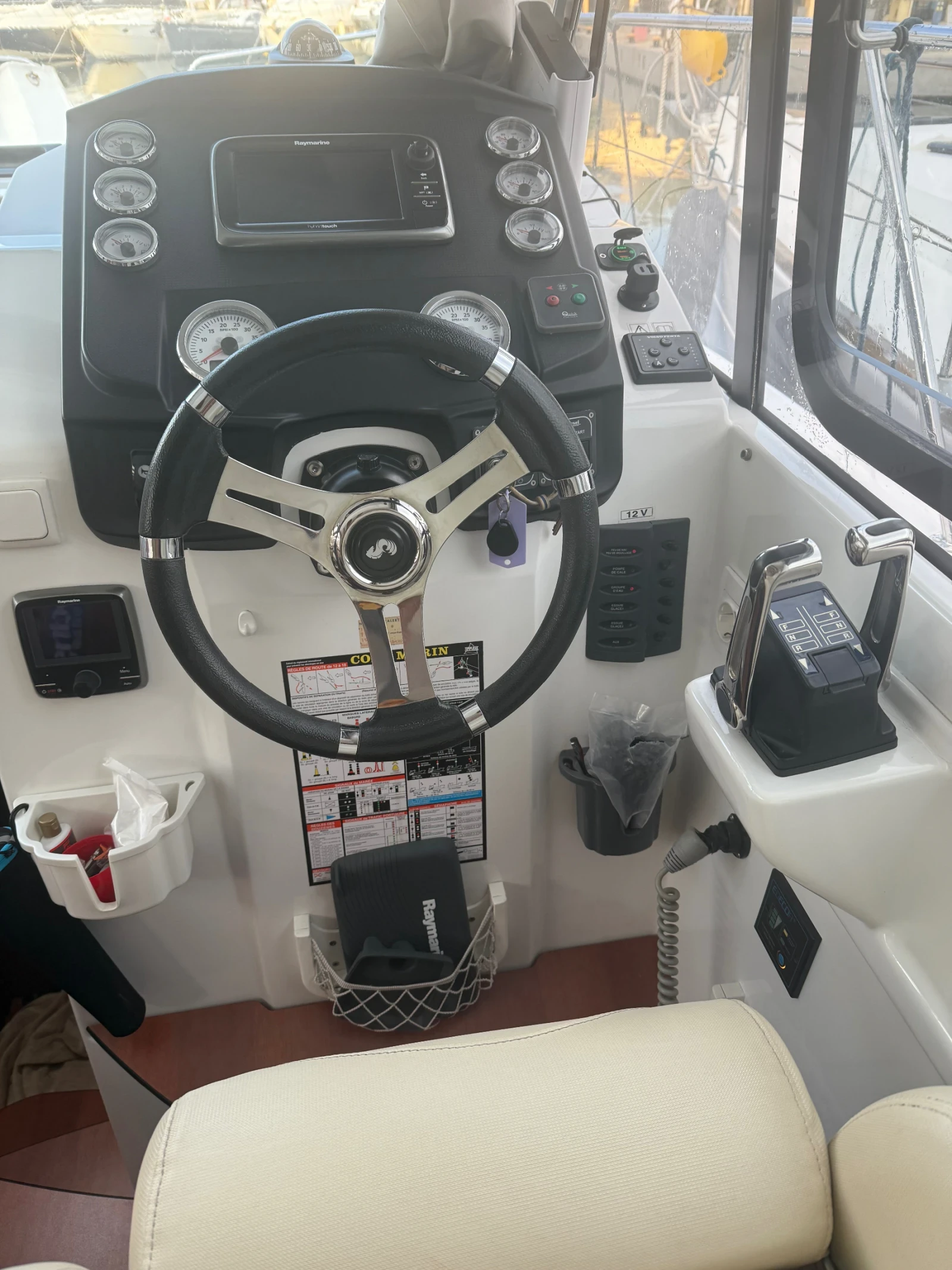 Моторна яхта Beneteau ANTARES 32 Fly, снимка 12 - Воден транспорт - 55596554