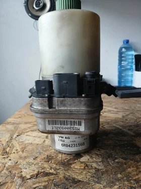 6R0423156B хидравлична помпа VW Polo 2012г , снимка 1