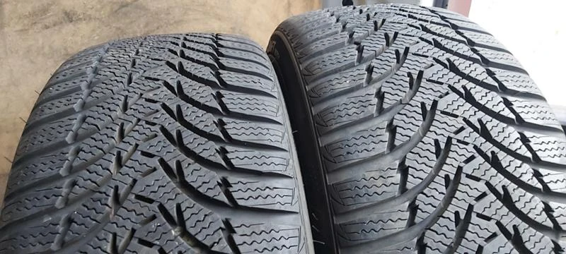 Гуми Зимни 205/45R16, снимка 1 - Гуми и джанти - 35130466