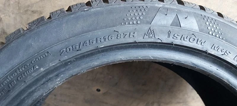 Гуми Зимни 205/45R16, снимка 7 - Гуми и джанти - 35130466