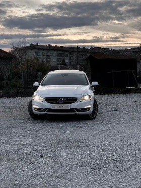 Volvo V60 2.4 D6 plug-in hybrid R-Design Exterior + Summum  - 22500 лв. / 11504.07 € - 32318457 2