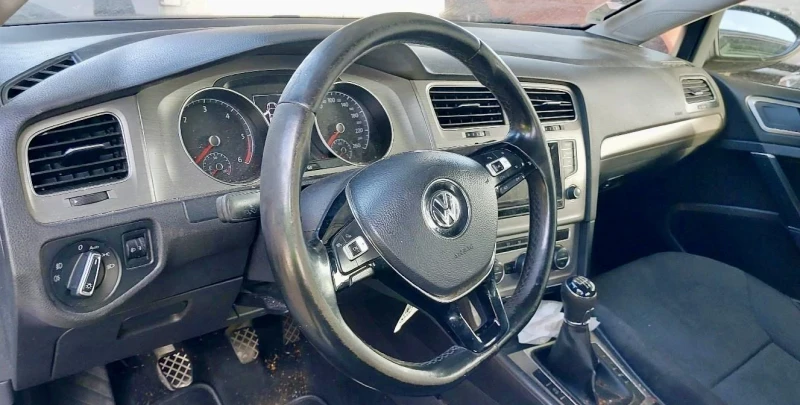 VW Golf 1.6 TDI VII, снимка 8 - Автомобили и джипове - 47279360