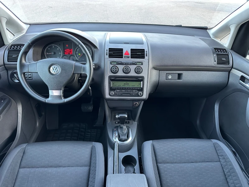 VW Touran 1.9TDI DSG Автоматик Face Lift, снимка 12 - Автомобили и джипове - 47751853