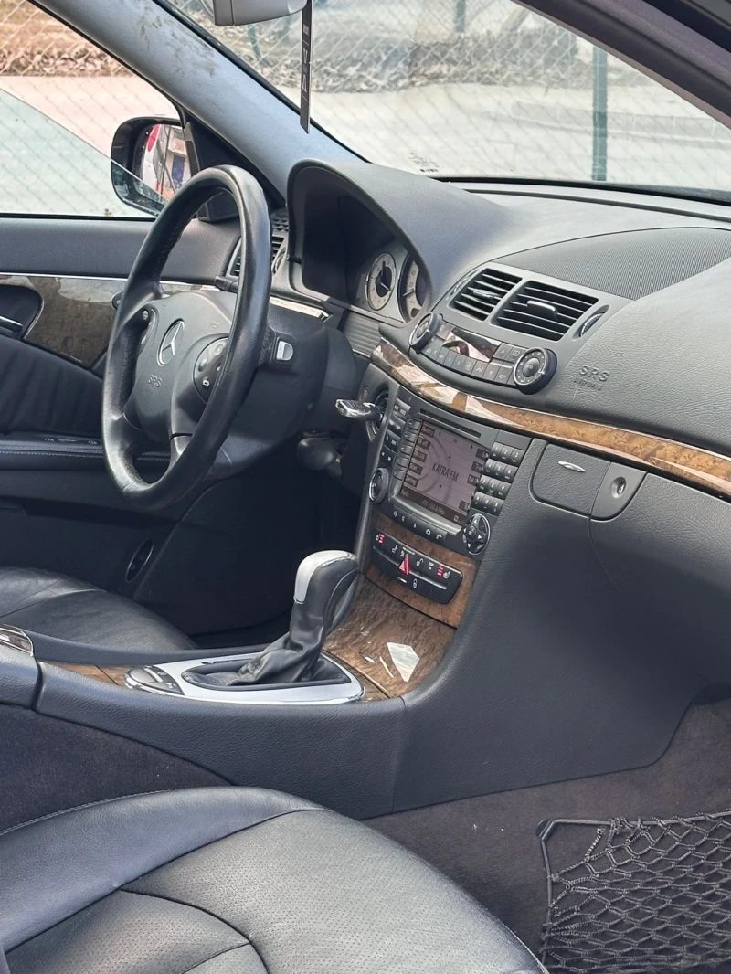 Mercedes-Benz E 320, снимка 11 - Автомобили и джипове - 49043397