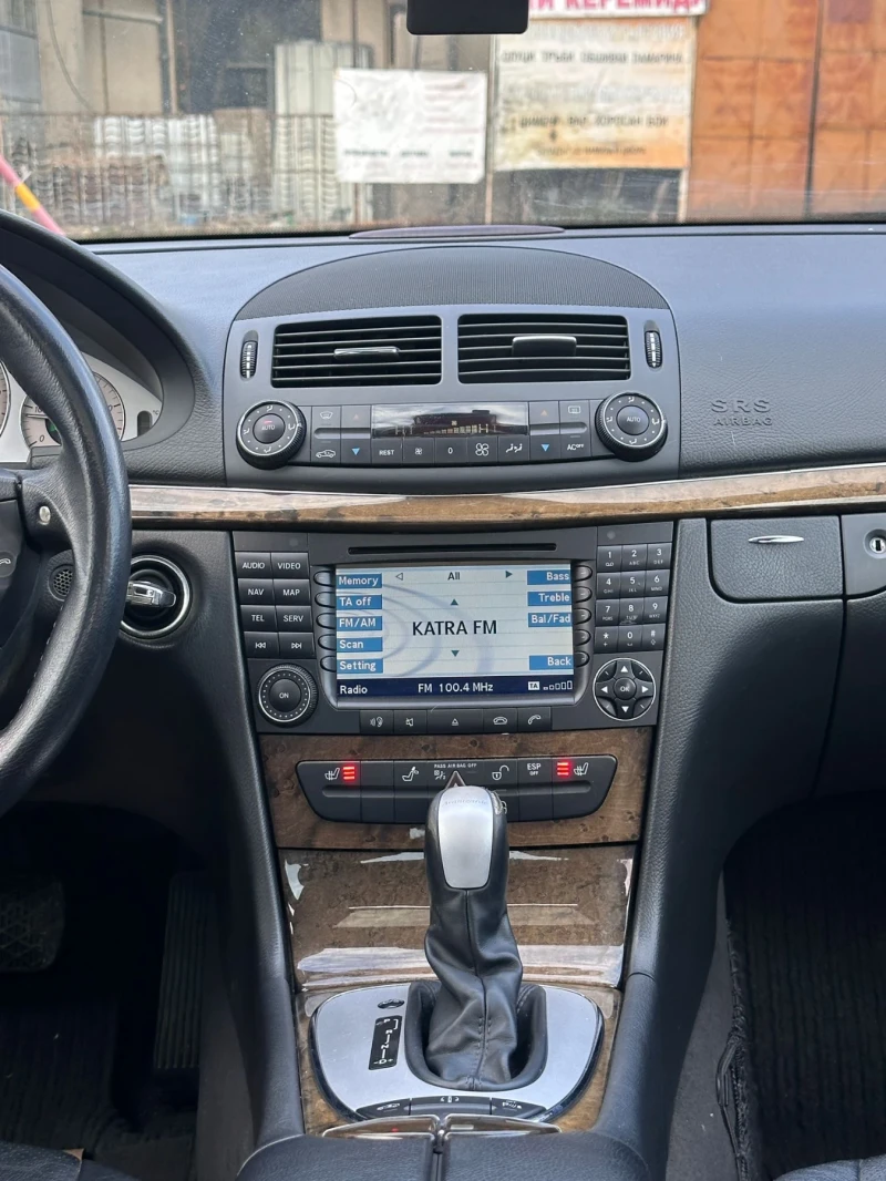 Mercedes-Benz E 320, снимка 8 - Автомобили и джипове - 49043397