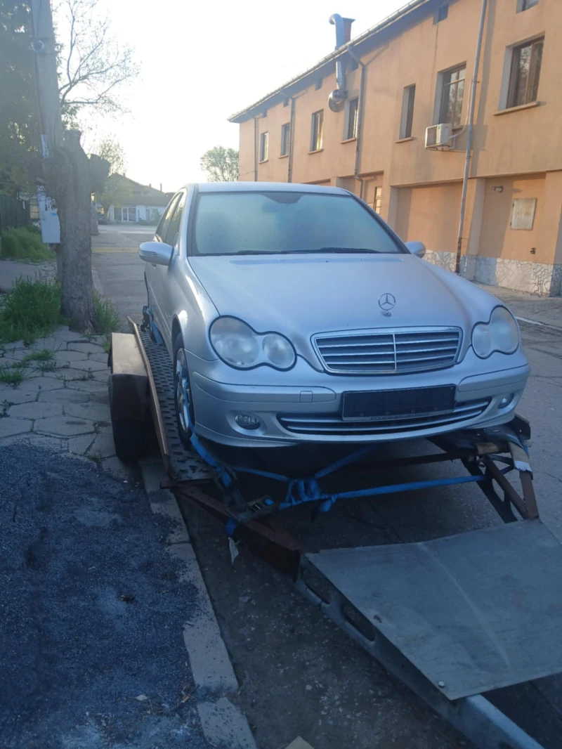 Mercedes-Benz C 220 CDI, снимка 2 - Автомобили и джипове - 52673876