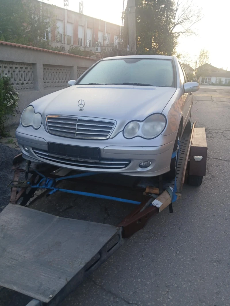 Mercedes-Benz C 220 CDI, снимка 3 - Автомобили и джипове - 52673876