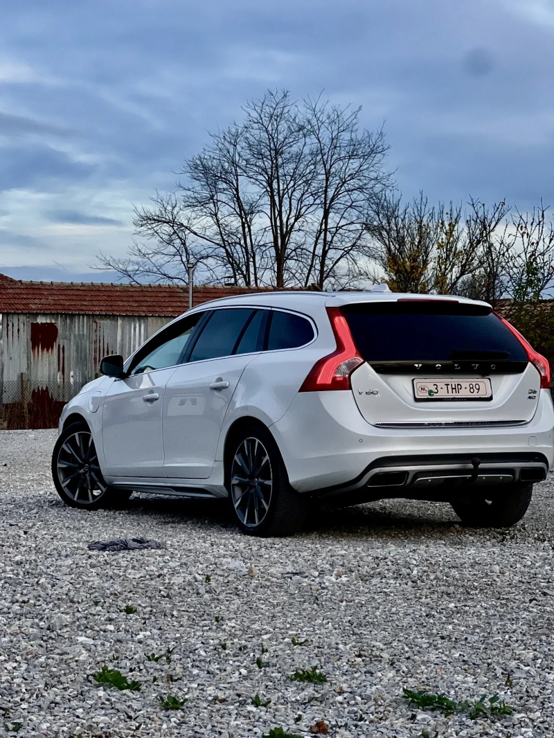 Volvo V60 2.4 D6 plug-in hybrid R-Design Exterior + Summum , снимка 5 - Автомобили и джипове - 52553163