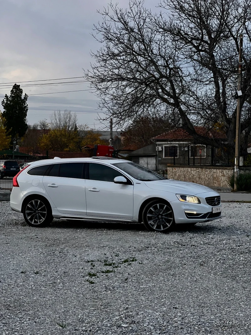 Volvo V60 2.4 D6 plug-in hybrid R-Design Exterior + Summum , снимка 4 - Автомобили и джипове - 52553163