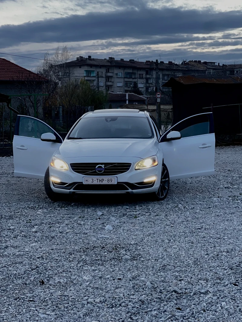 Volvo V60 2.4 D6 plug-in hybrid R-Design Exterior + Summum , снимка 14 - Автомобили и джипове - 52553163