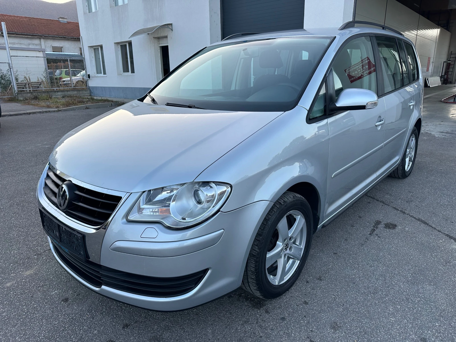 VW Touran 1.9TDI DSG Автоматик Face Lift - изображение 3