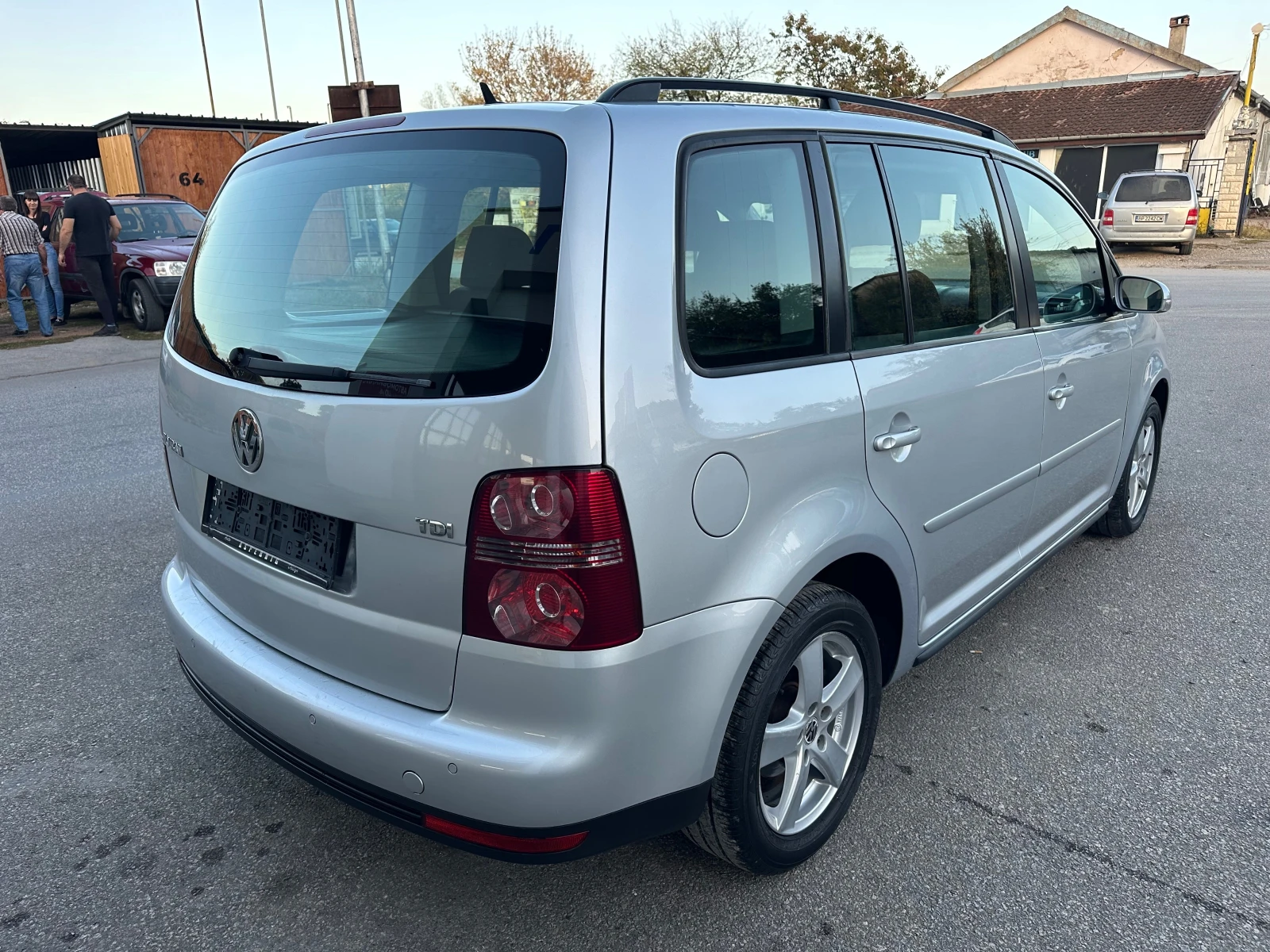 VW Touran 1.9TDI DSG Автоматик Face Lift - изображение 7