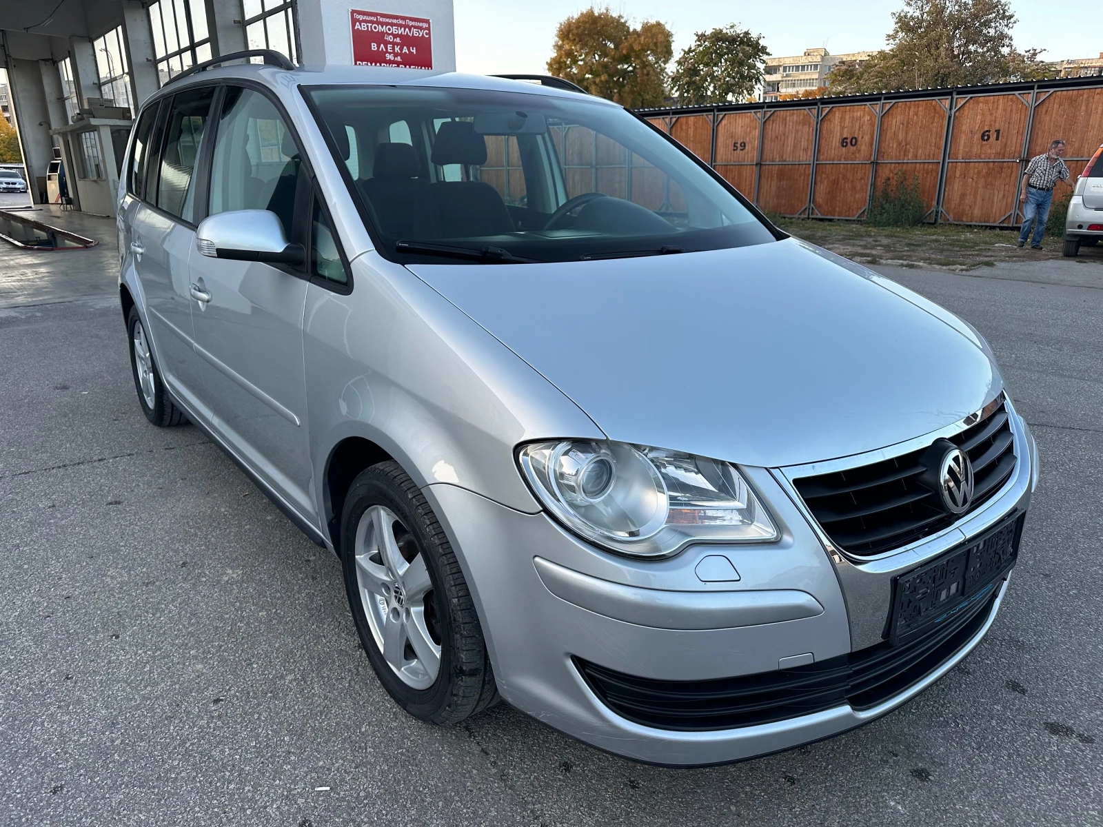 VW Touran 1.9TDI DSG Автоматик Face Lift - изображение 9