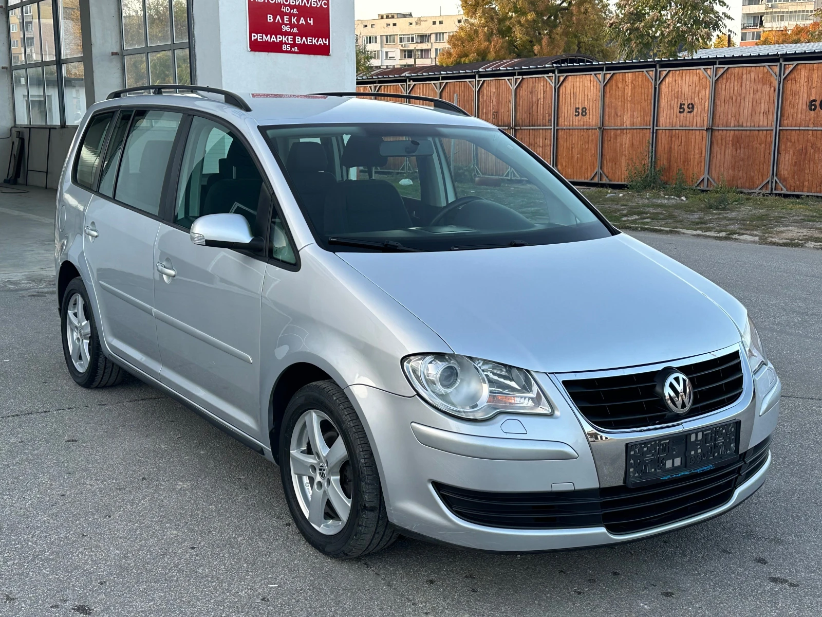 VW Touran 1.9TDI DSG Автоматик Face Lift - изображение 10