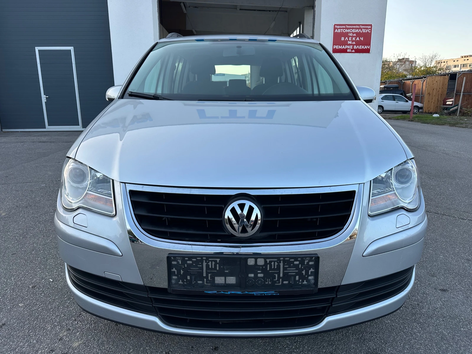 VW Touran 1.9TDI DSG Автоматик Face Lift - изображение 2