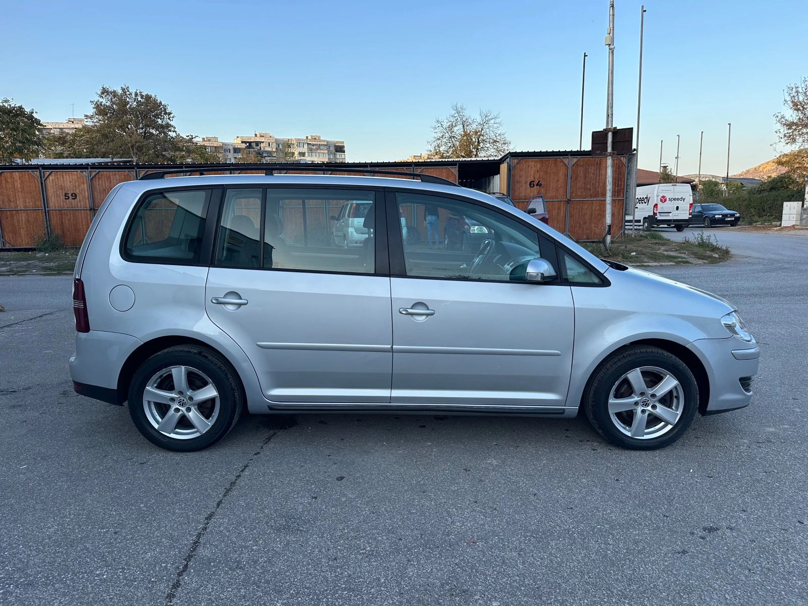 VW Touran 1.9TDI DSG Автоматик Face Lift - изображение 8