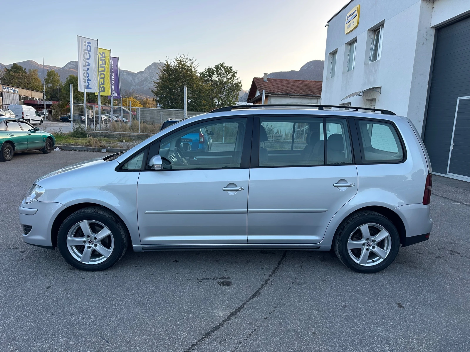 VW Touran 1.9TDI DSG Автоматик Face Lift - изображение 4