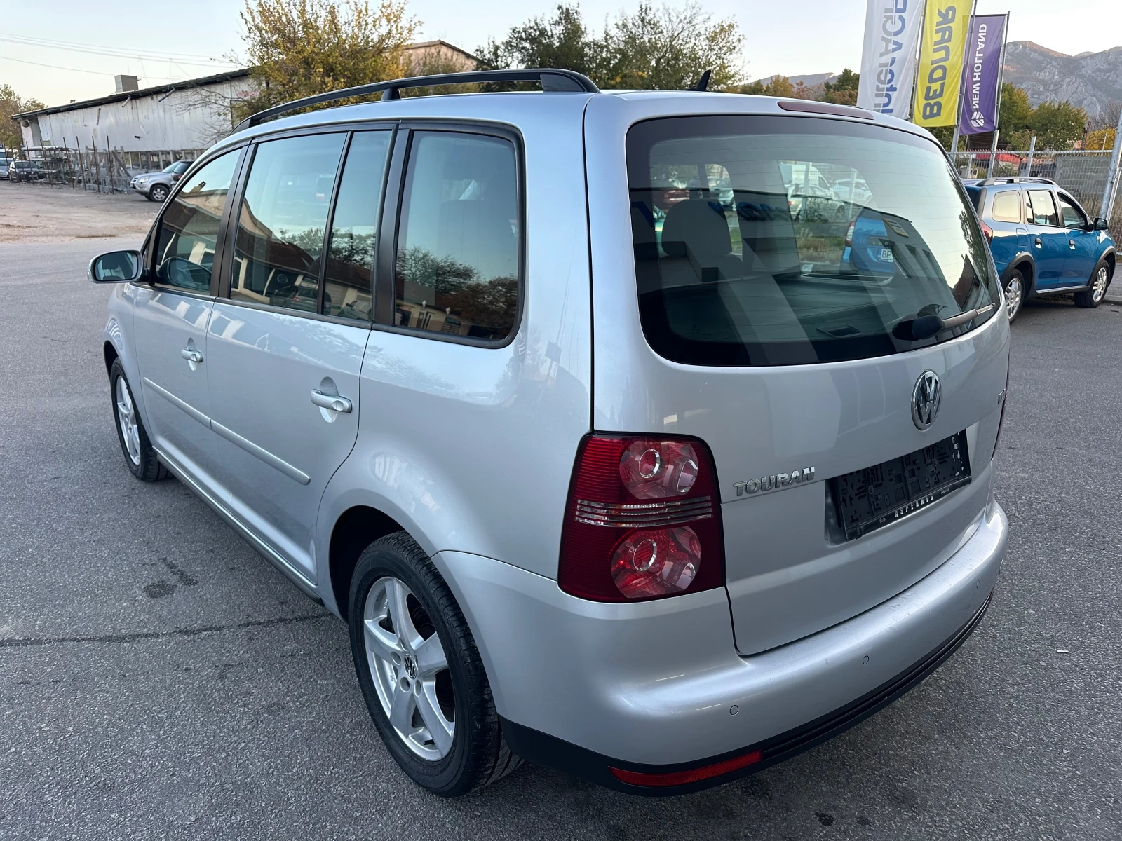 VW Touran 1.9TDI DSG Автоматик Face Lift - изображение 5