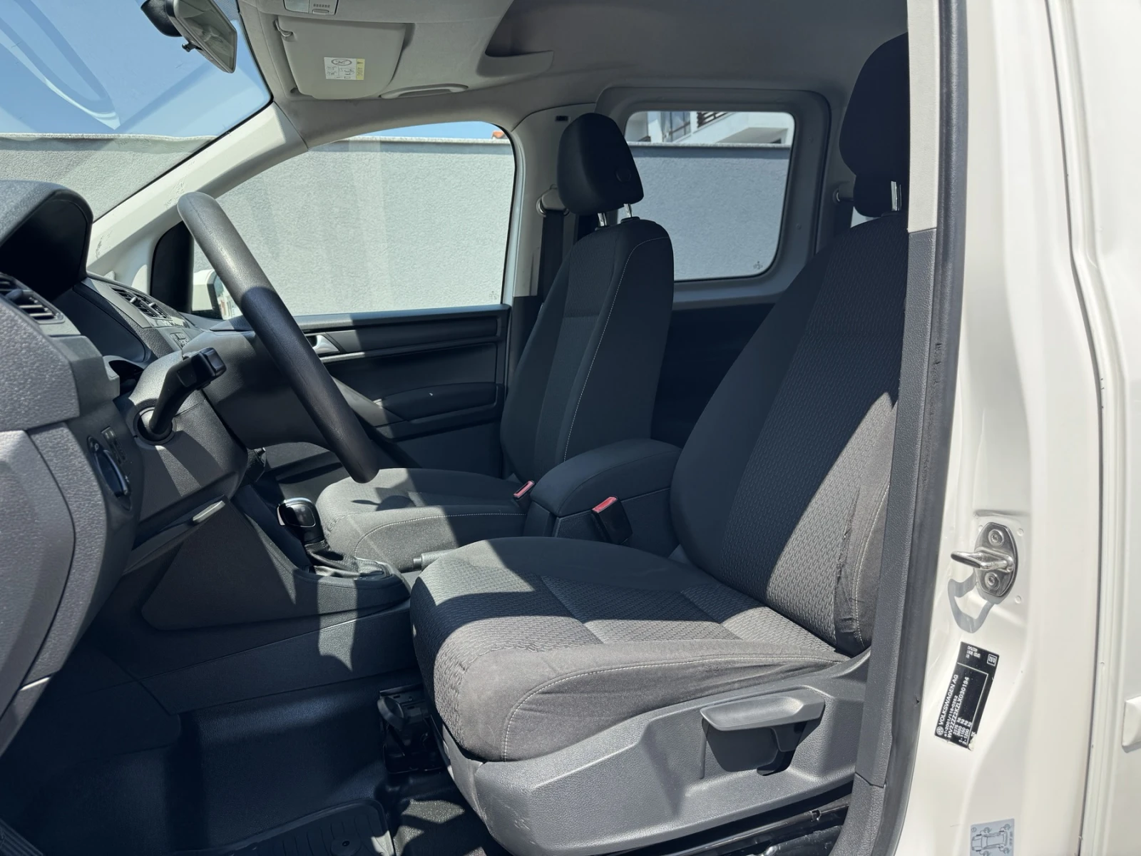 VW Caddy 2.0TDI DSG - изображение 9