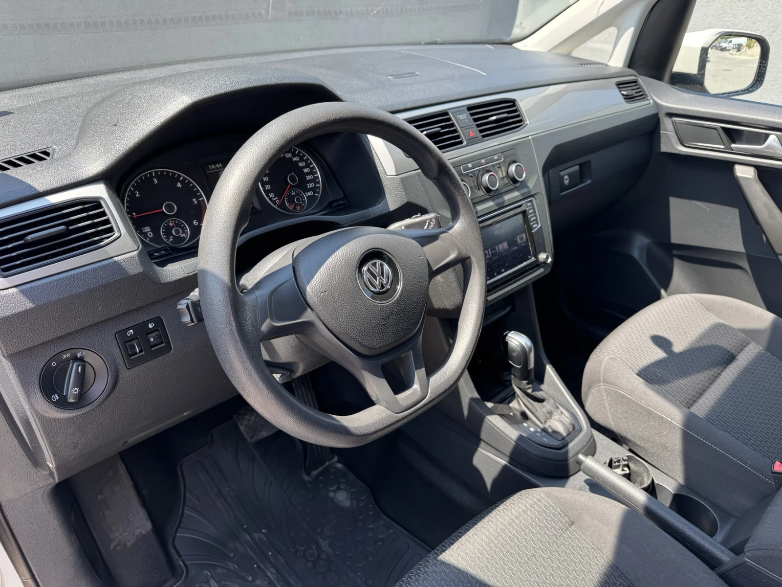 VW Caddy 2.0TDI DSG - изображение 10