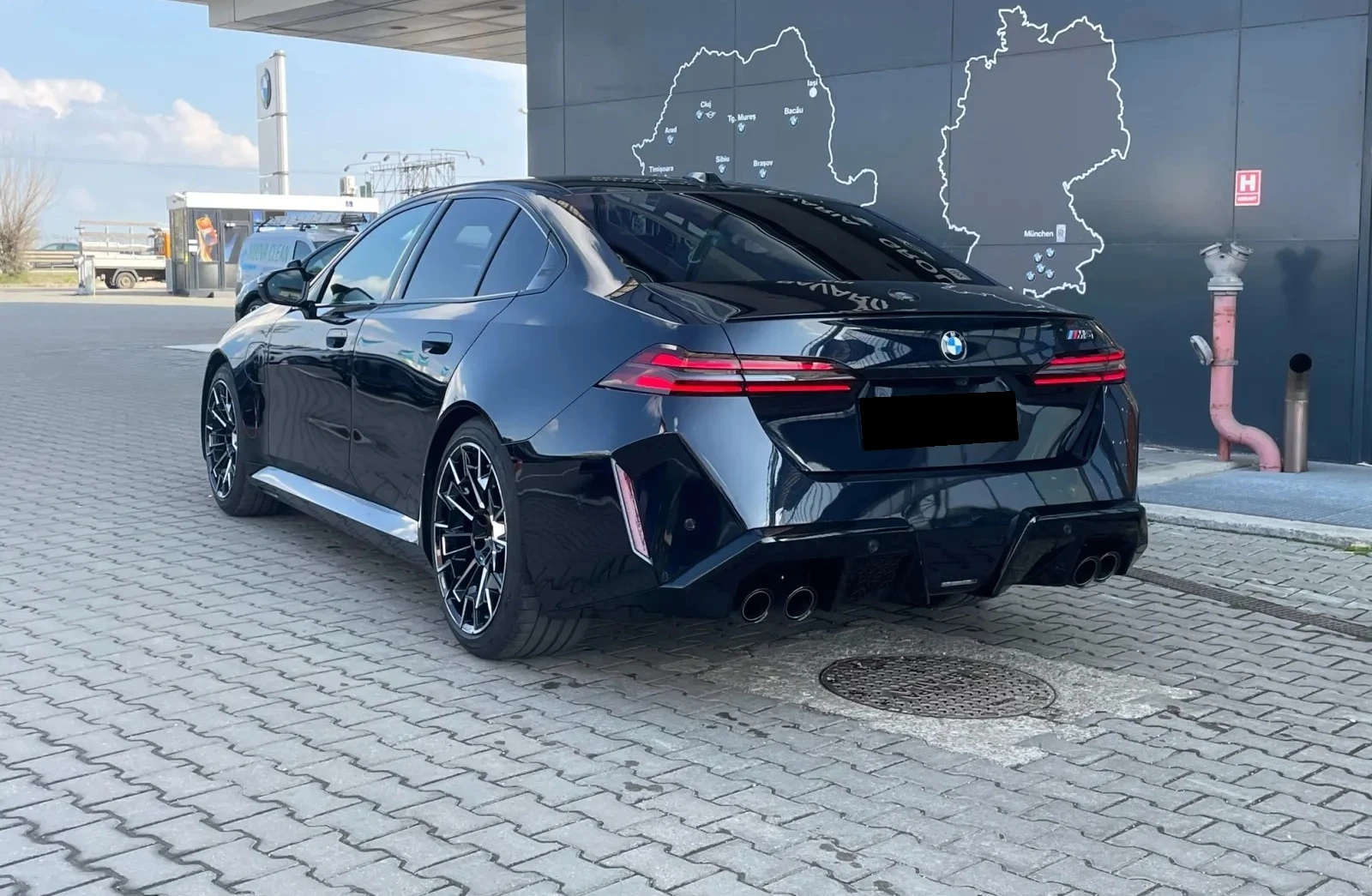 BMW M5 Hybrid xDrive, B/W, Carbon Ceramic - изображение 4