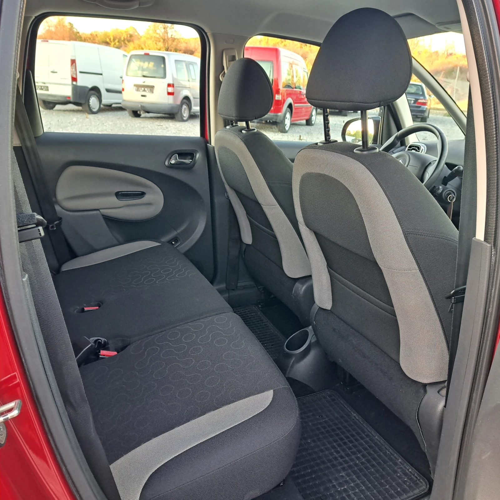 Citroen C3 Picasso 1.6 HDI - изображение 9