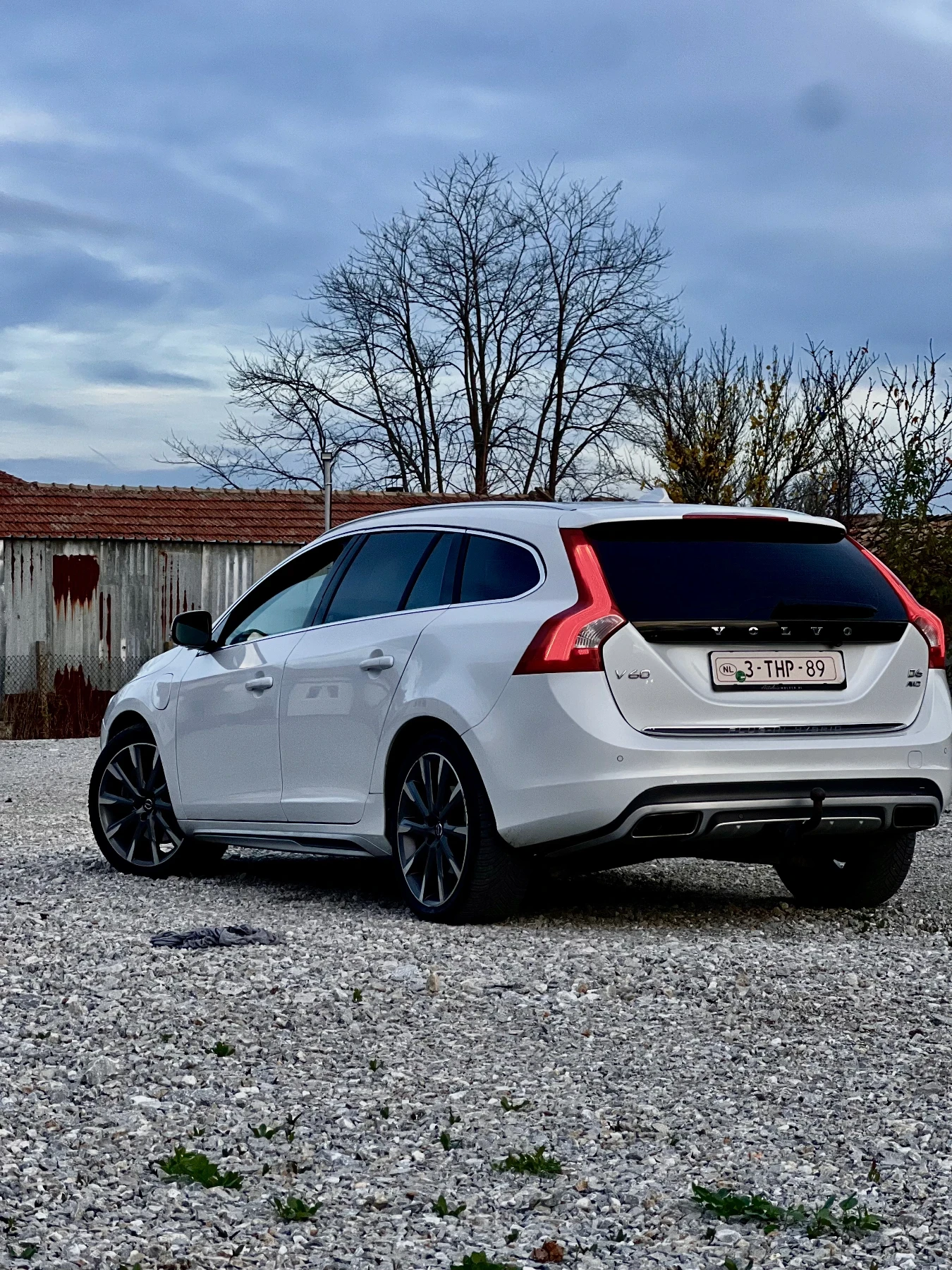 Volvo V60 2.4 D6 plug-in hybrid R-Design Exterior + Summum  | Mobile.bg   5