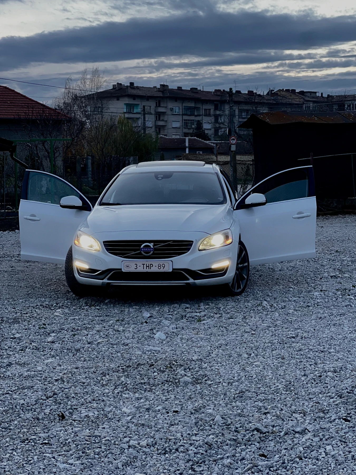 Volvo V60 2.4 D6 plug-in hybrid R-Design Exterior + Summum  | Mobile.bg   14
